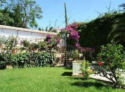 Carmen Teresa מלון טורמולינוס